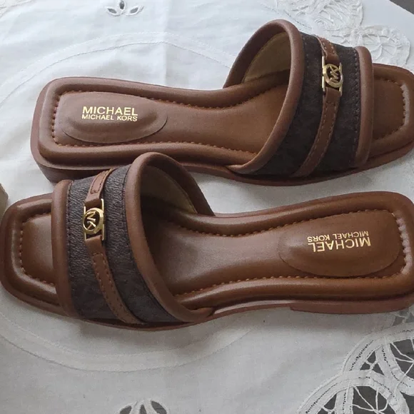 Michael Kors NIB Brown and Dark Brown Slide Sandals - Picture 6 of 7